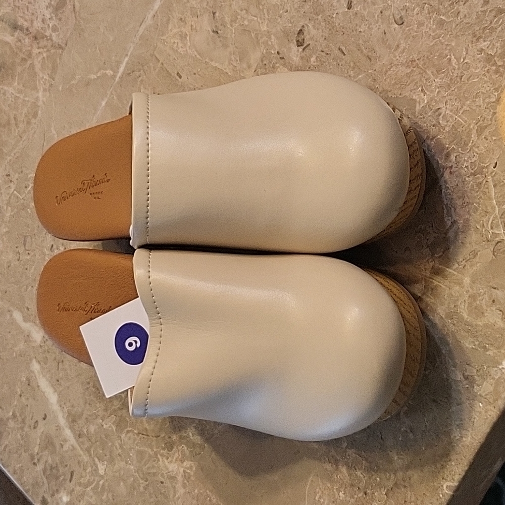 NWT clogs - Picture 2 of 6